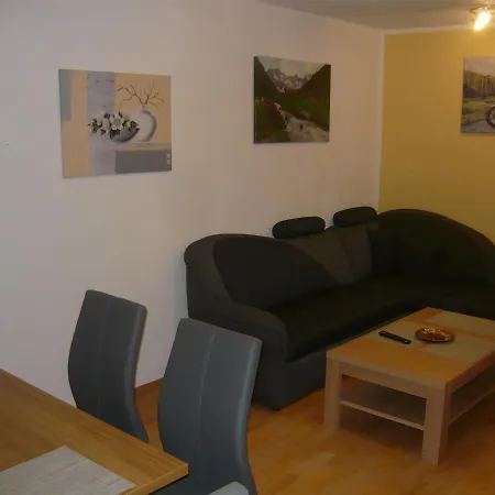 Apartment Moderne Ferienwohnung Mit Schwimmbad Und Sauna *